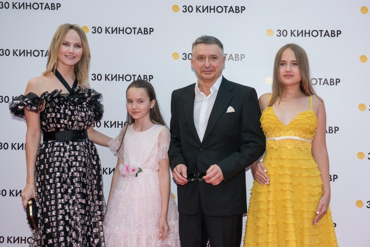 Анна табакова дочь антона табакова фото Девочки очень похожи на свою красавицу-мать. Как выглядят младшие дочки Антона Т