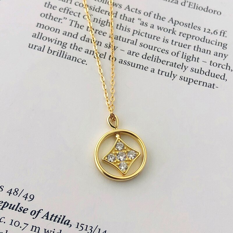 Золотая цепочка с круглым кулоном