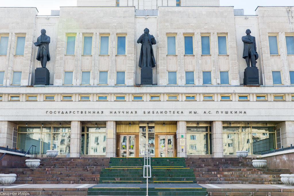 Библиотека в омске пушкина. Библиотека имени пушкина омск. Площади пушкина омск. Библиотека пушкина омск здание. Омская государственная областная научная библиотека им.