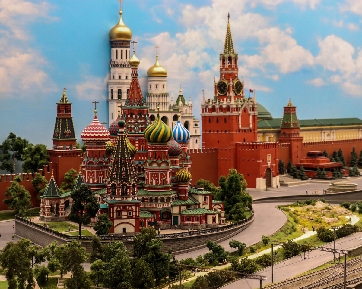 В Москве помимо Царь-Пушки и Царь-Колокола появился Царь-Макет | фото: tsar-maket.ru