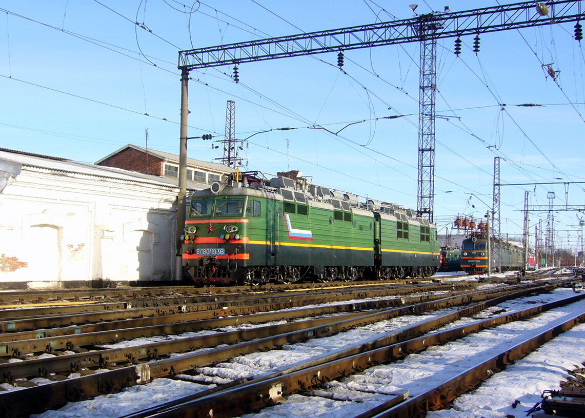 ВЛ80С-1936 в депо Минеральные воды,  2007 год. Фото с сайта http://www.train-photo.ru/, автор Денисов