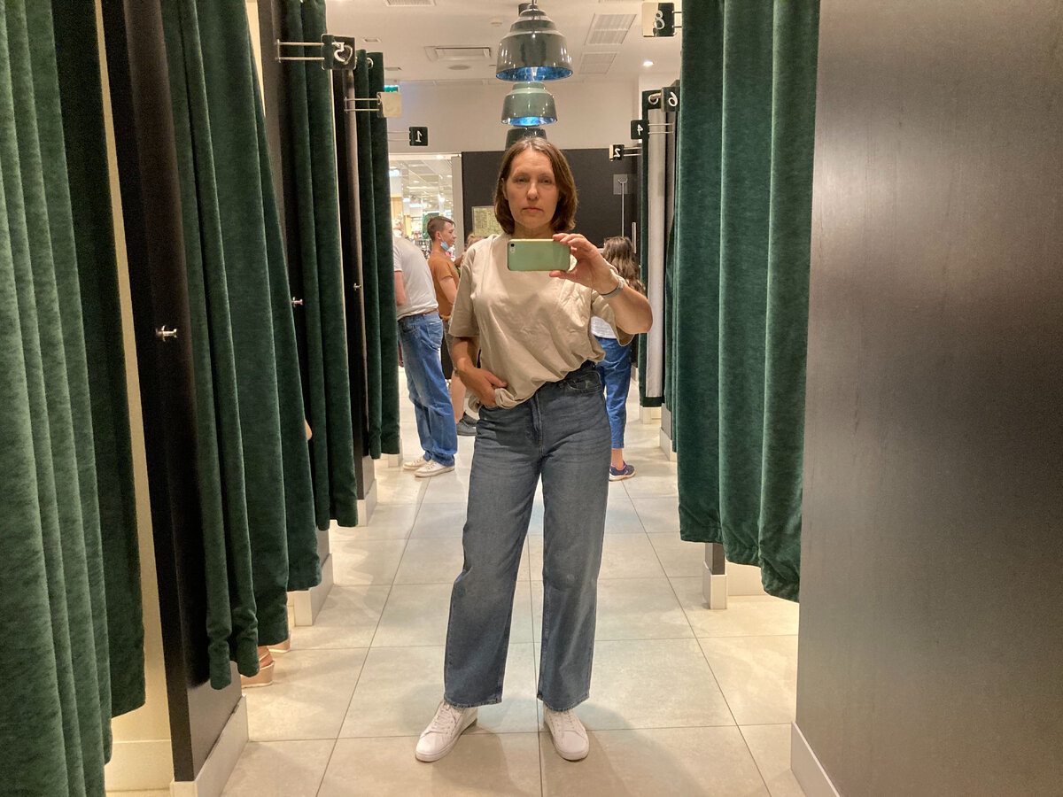 Джинсы прямые от бедра