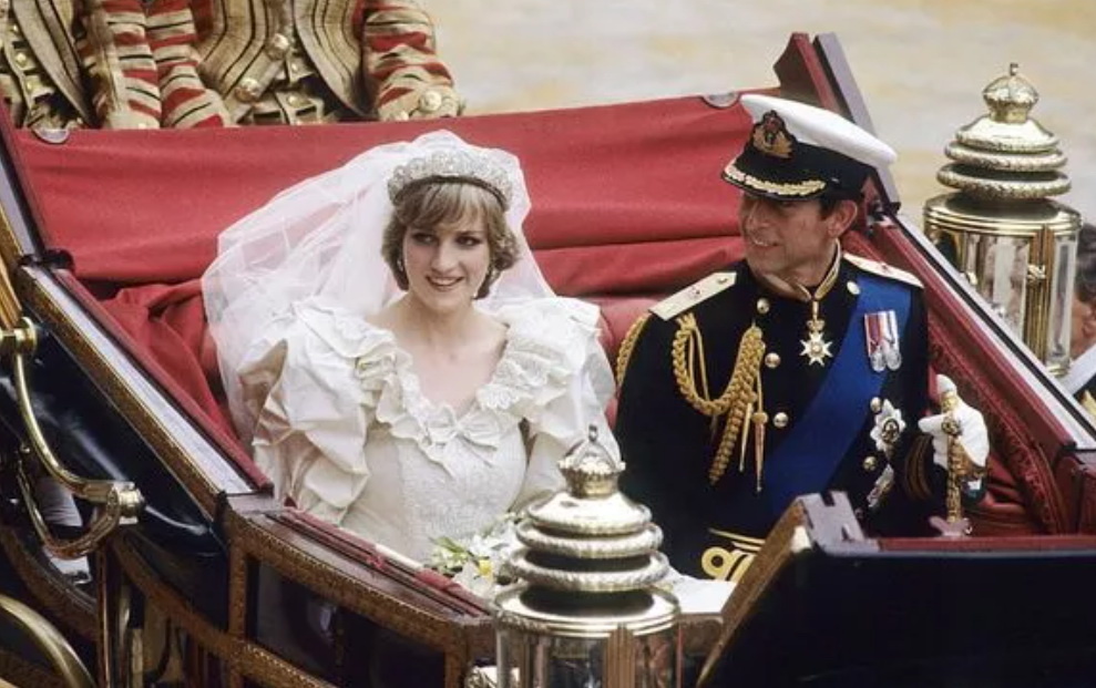 Диана настояла на том, чтобы слово "повиноваться" было опущено из ее свадебных клятв (фото GETTY images)