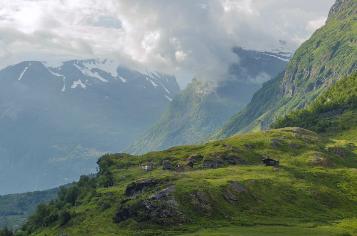 "Remote village blends with the slopes of the Norwegian mountains" | Norway, 2020 | rolf gelpke
