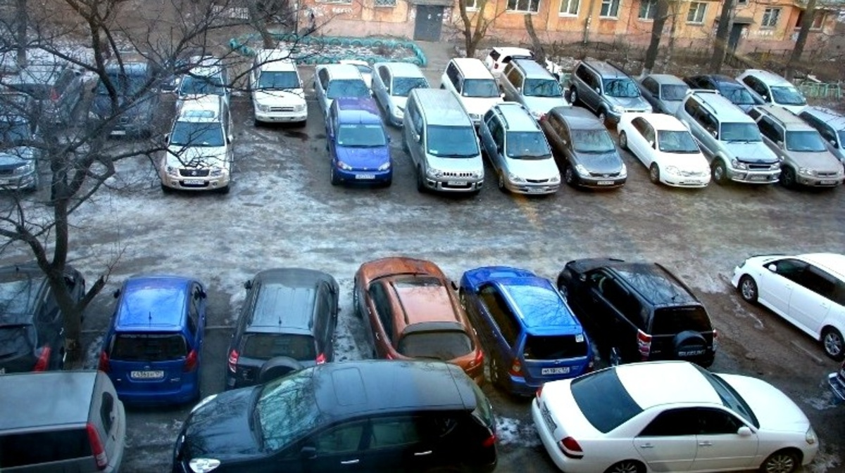 Яблоку упасть негде