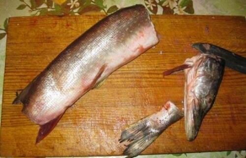 
Рыбу нужно тщательно разделать