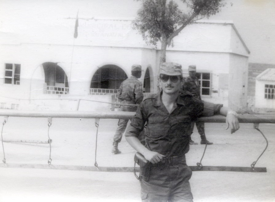 Капитан В.Ф. Мозолев. Фотография сделана в октябре 1988 г., г. Куито-Куановале