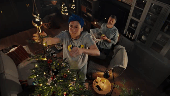 Сначала мне ролик понравился! Гиф из рекламного ролика сети Икеа