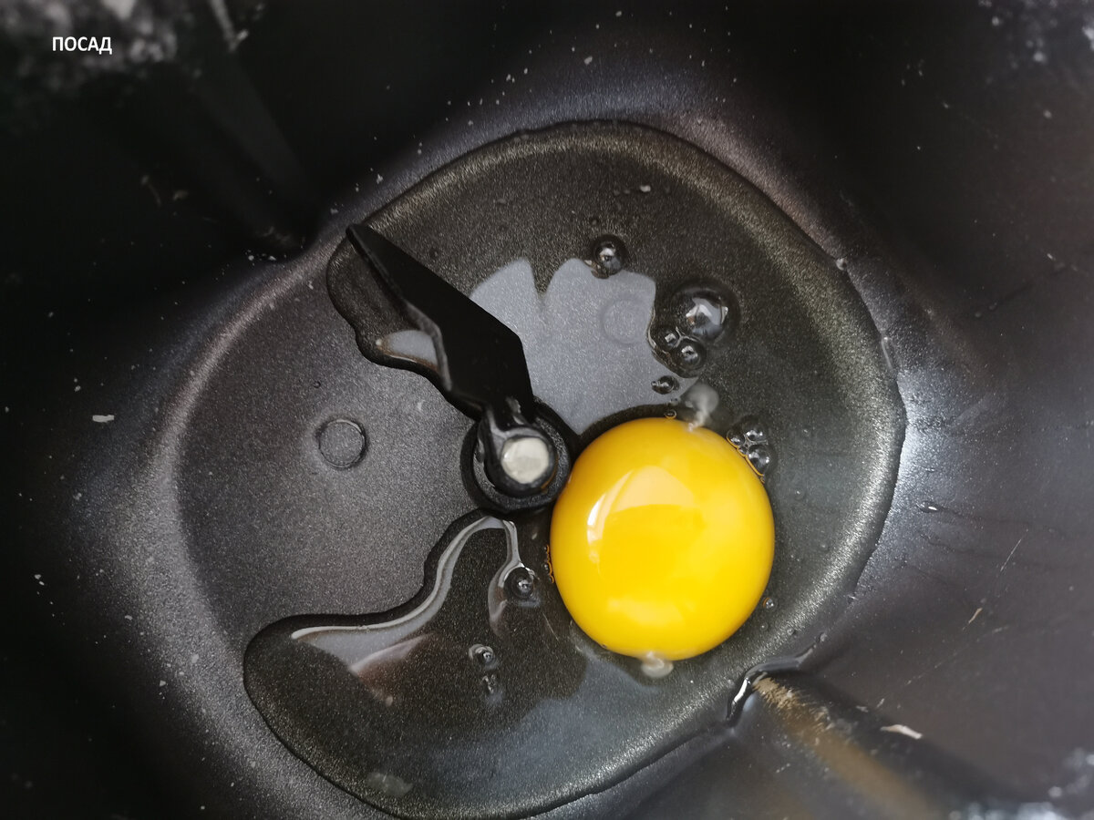 Замешиваю тесто в хлебопечке. Я её, если честно, только для теста и использую. Пеку - в духовке.