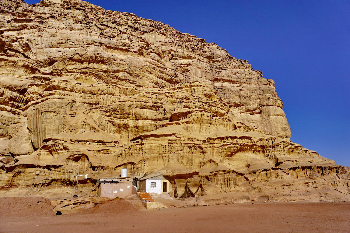 Пустыня меняет свет и краски постоянно...