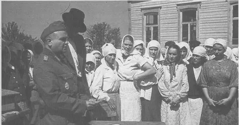 Немцы на оккупированной территории. Фото из открытых источников