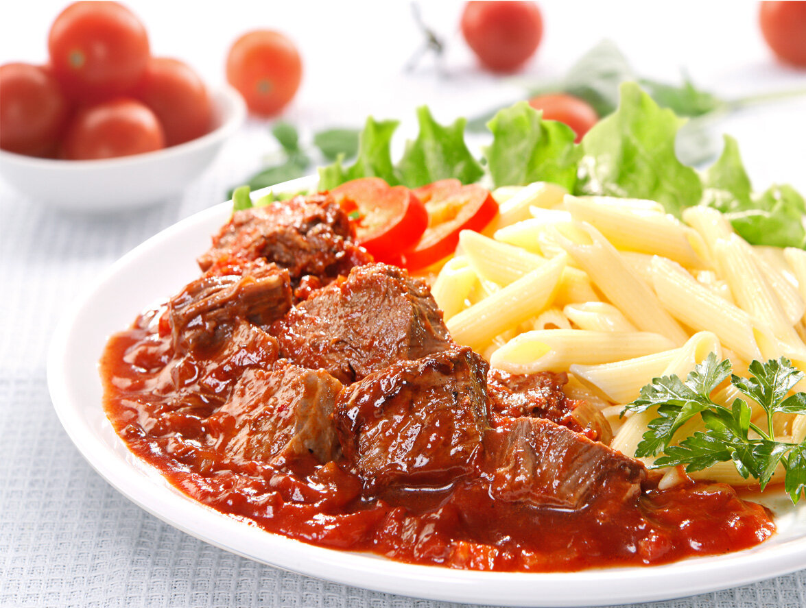гуляш получается наваристый,нежный.