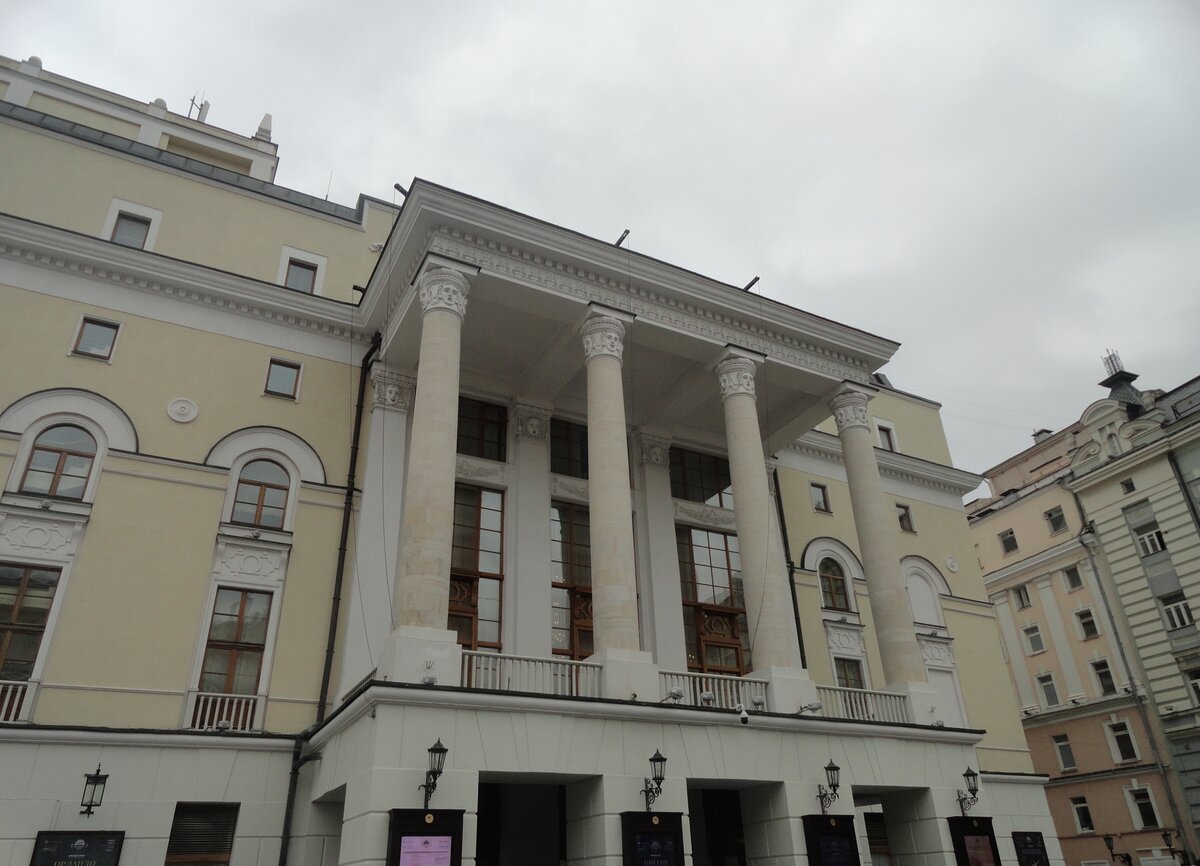 Новая сцена Большого в этот день. Фото автора.