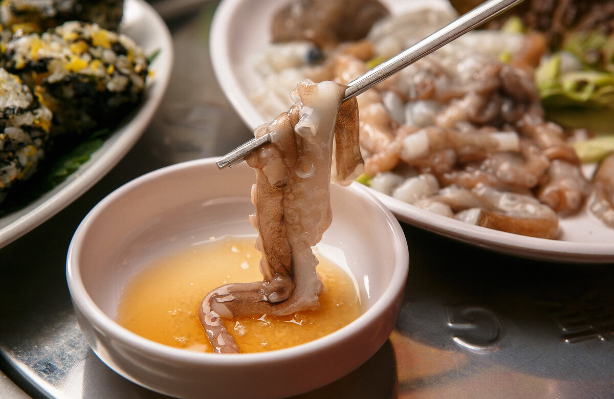 Саннакчи живой осьминог Корея