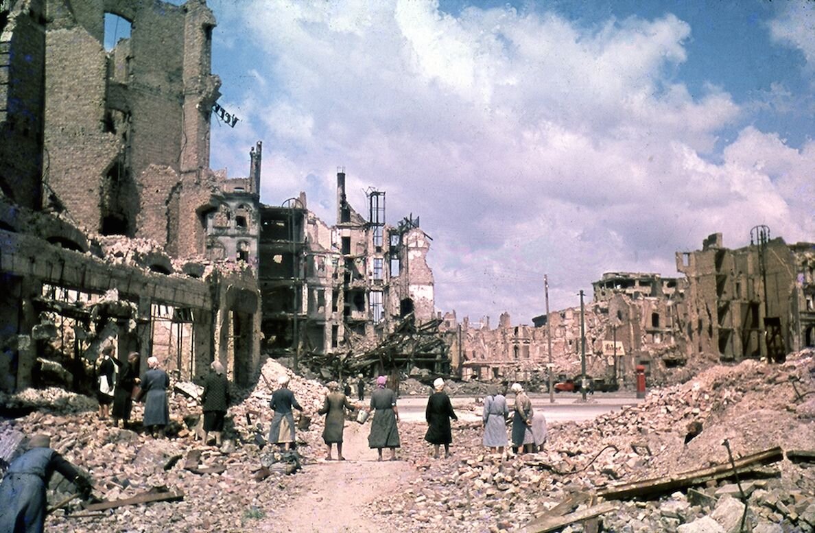 Разрушенный берлин 1945 фото