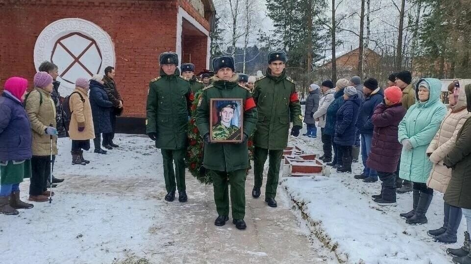     В Ижевске и Глазовском районе прошло прощание с погибшими на СВО солдатами.