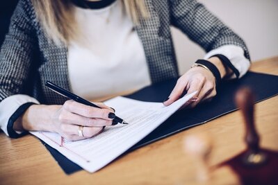   Работа с документами © Adobe Stock