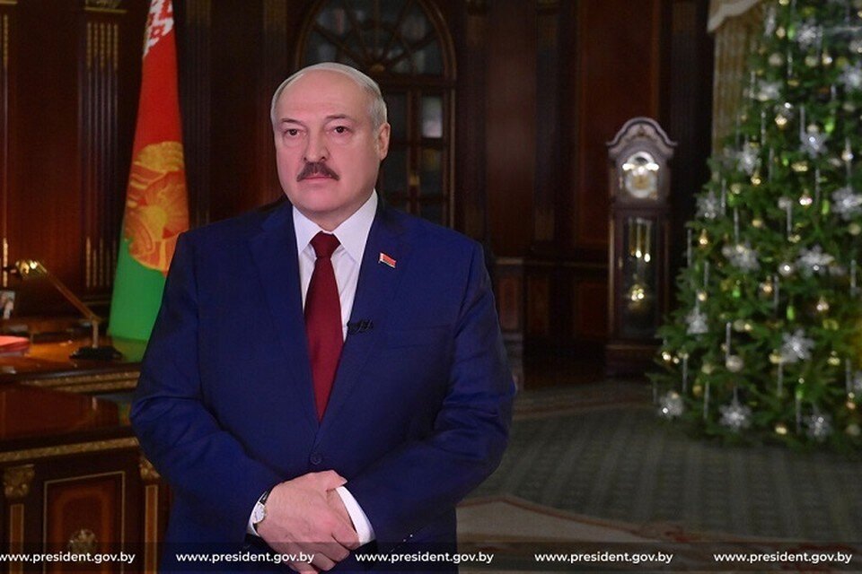     Лукашенко лично вносит правки в новогоднее обращение президента. Фото: president.gov.by