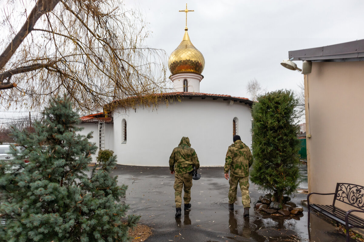 Сотрудники ОМОН Росгвардии накануне Рождества Христова обследуют кубанские  храмы | Росгвардия. Краснодарский край | Дзен