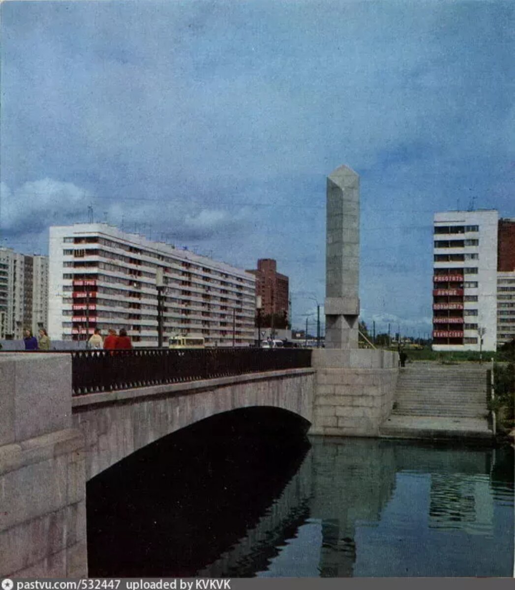 Дома-"корабли". Фото с сайта pastvu.ru. 1976  год