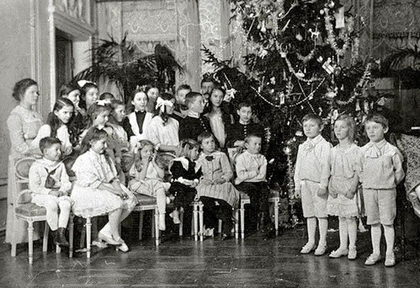 Рождественская елка. Детский праздник. Фото начала 20-го столетия.