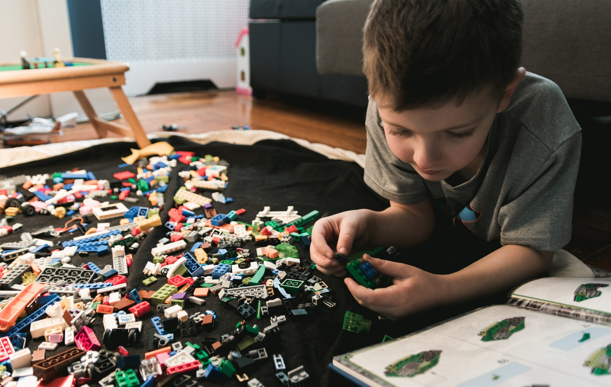 История LEGO. Как конструктор влияет на развитие ребёнка?