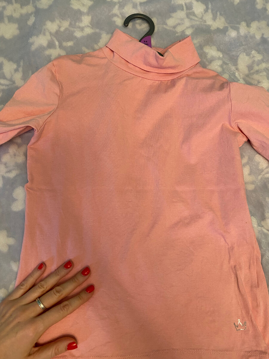 Водолазка для принцессы была даже с короной, но цвет оказался «слишком розовым».