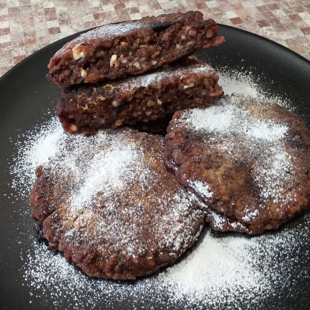 Шоколадные сырники с какао и молочным шоколадом. Вкусное лакомство из  доступных продуктов | Сундучок Шефа | Дзен