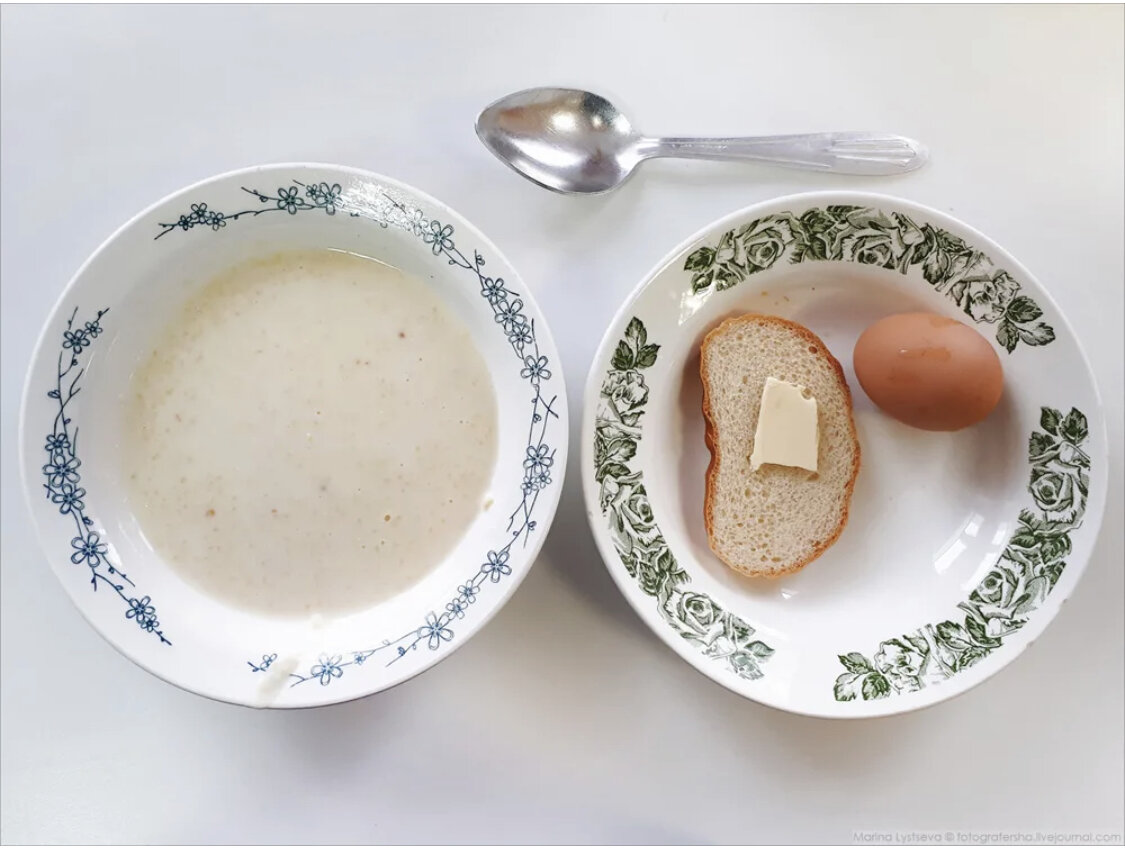 тарелки для больницы. обед в школе. обед в кафе. накладываю макароны в тарелку. борщ со свекольной ботвой.