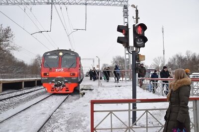    Поезд прибывает на станцию в Подмосковье © Пресс-служба Министерства транспорта и дорожной инфраструктуры Московской области