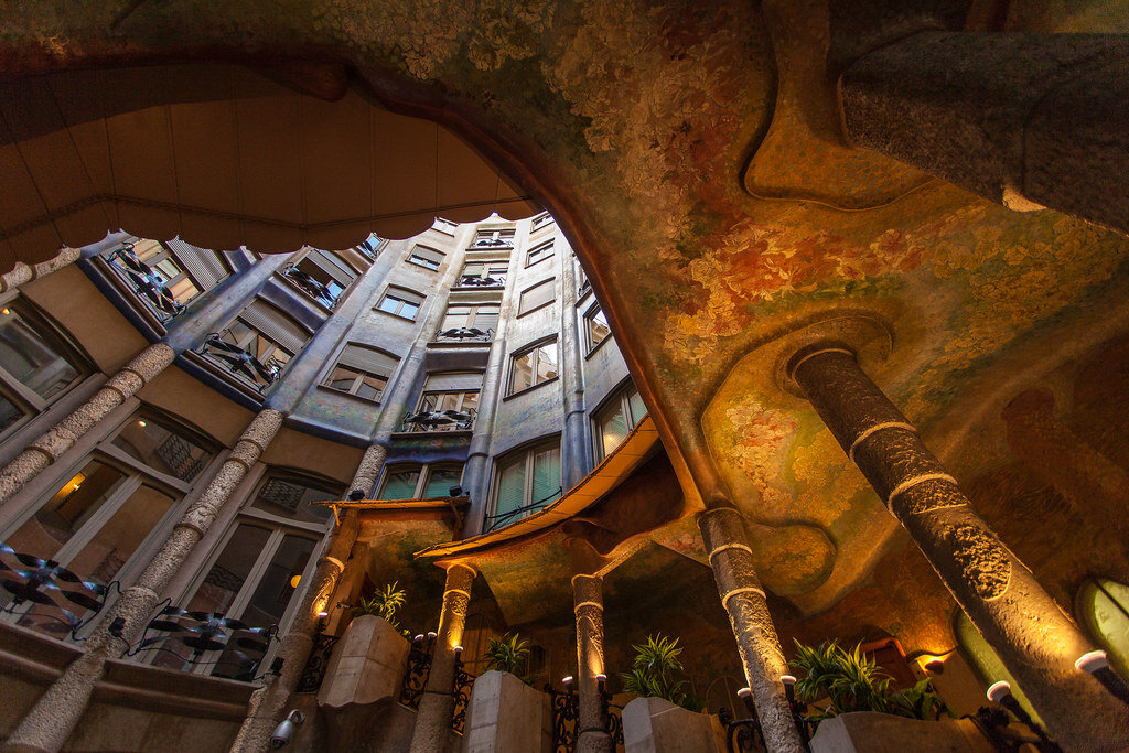 Внутренний двор Каса-Мила