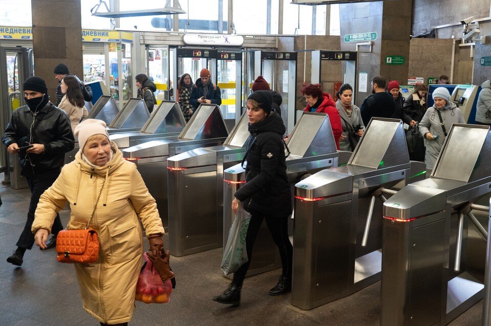     Режим работы станции метро «Сенная площадь» в Петербурге изменился с 1 марта Юлия ПЫХАЛОВА