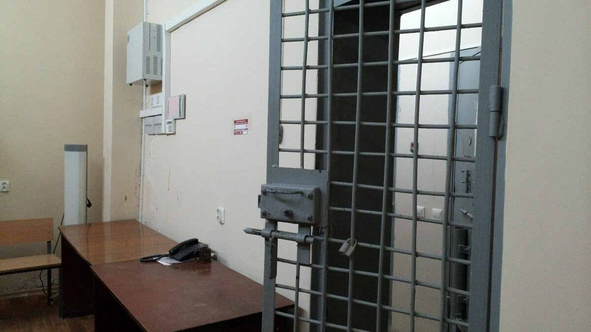     В Сальске Ростовской области задержали полицейского, при котором обнаружили килограмм наркотиков, сообщил источник в правоохранительных органах.