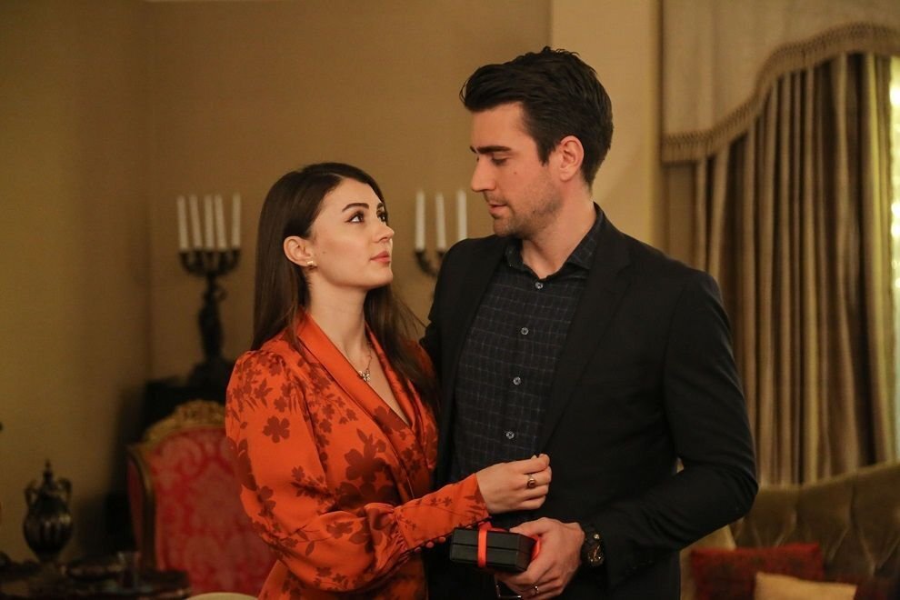      Кадр из сериала "Любовь напоказ"