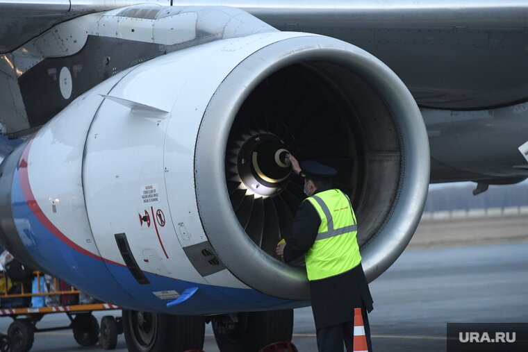    В Тюмени задерживается вылет самолета Тюмень — Новый Уренгой