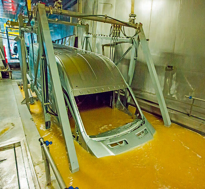 Линия катафорезного грунтования Ford Transit в Елабуге. Точно так же будут готовить к покраске и кузова «Атлантов»