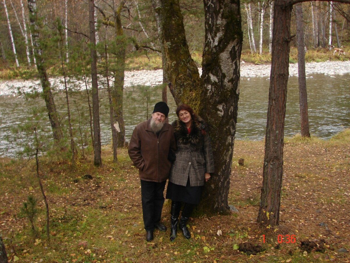 Супруги Зотины. Отец Виктор и матушка Ольга. На берегу реки Чемалки