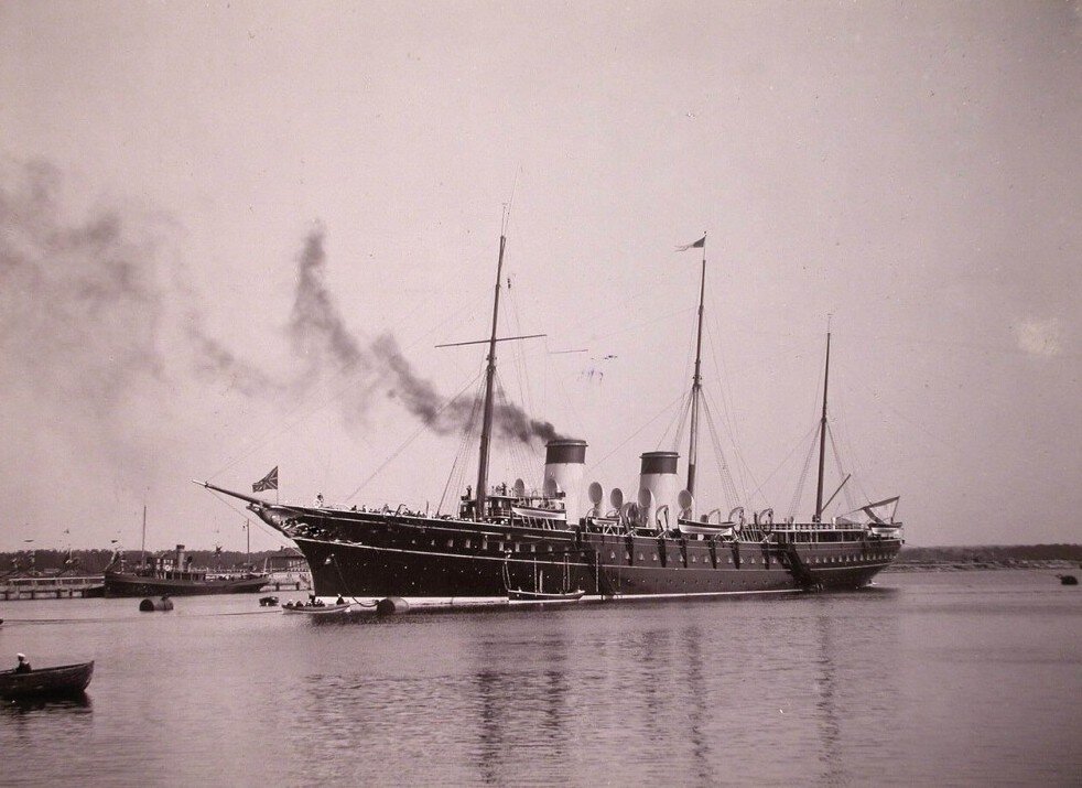 Императорская яхта "Штандарт" у доков Адмиралтейства. 1903. Фото взято из свободного доступа в интернете. 