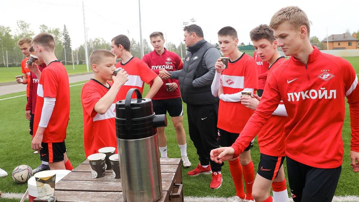 Спорт молодежь футбол