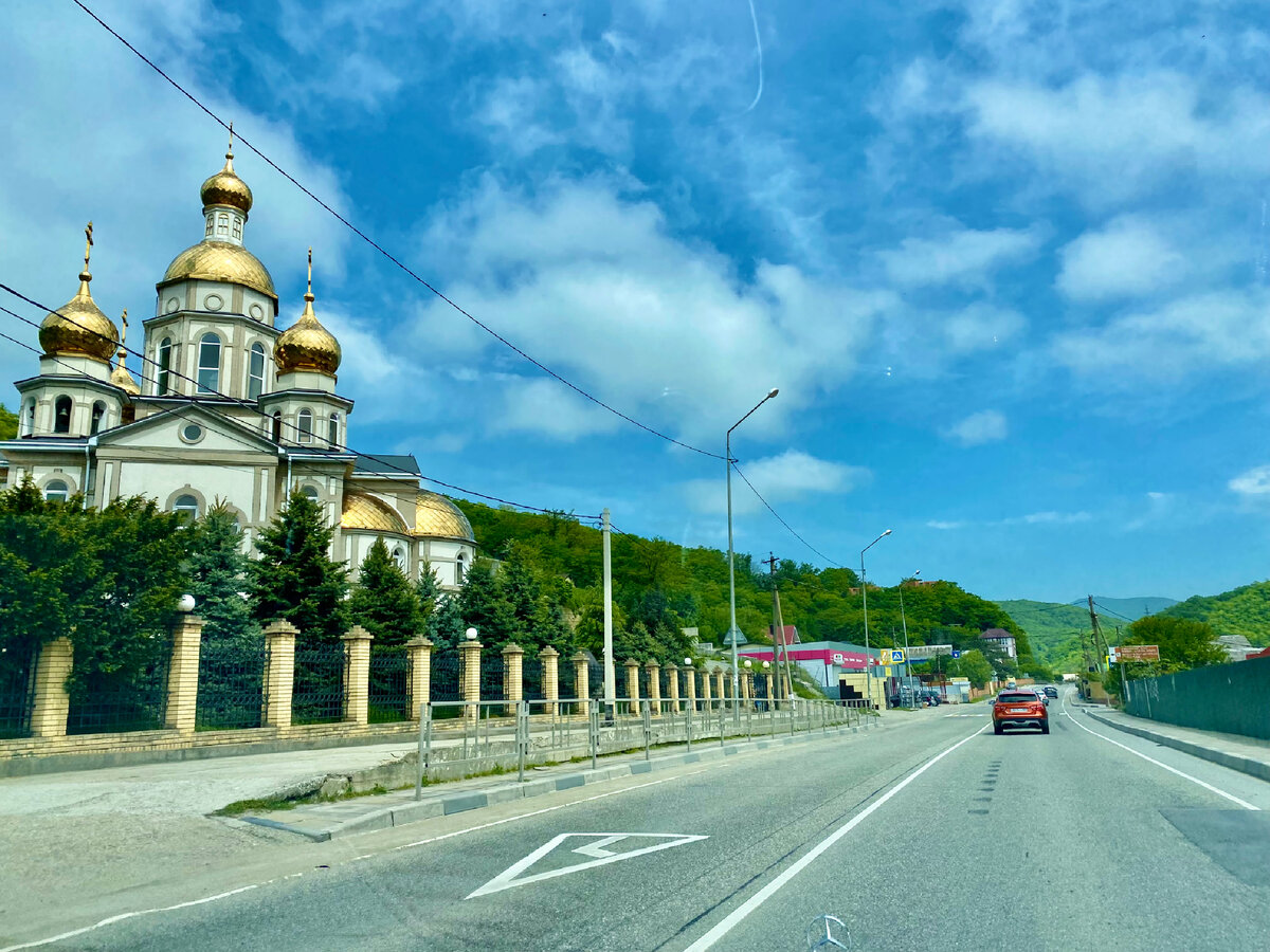 Из Сочи в Геленджик: 4 варианта как добраться из одного города в другой, мы  выбрали самый живописный из них | НА СВОИХ ДВОИХ - Алёна И Женя | Дзен