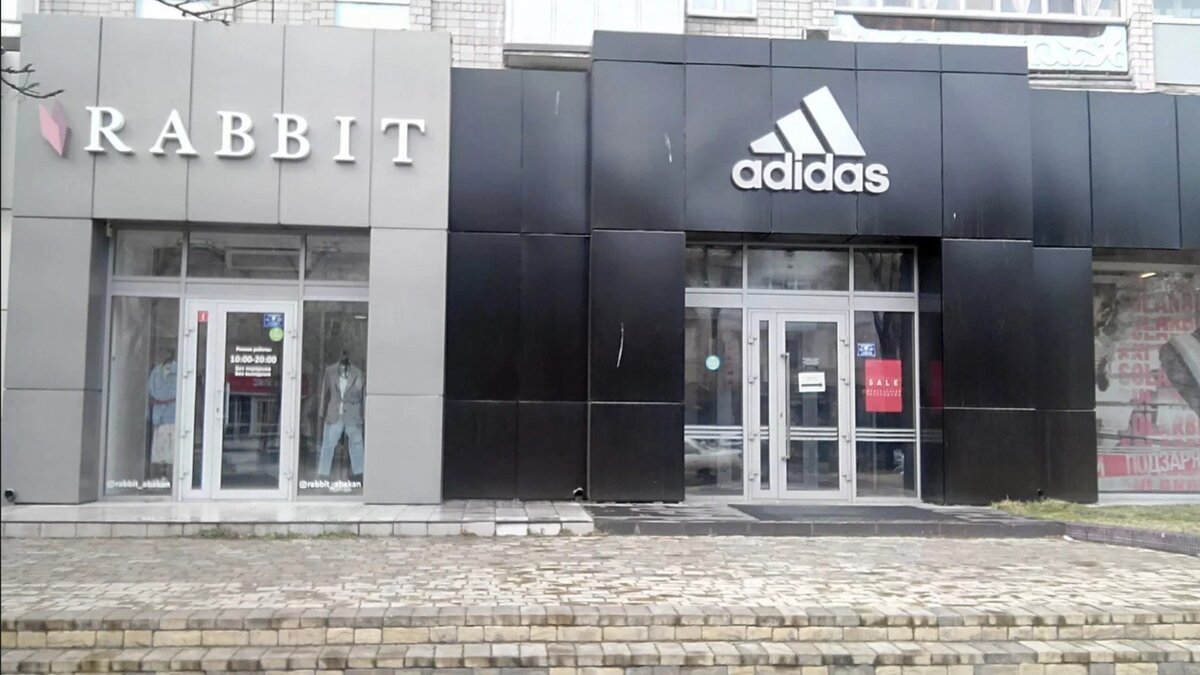     Ведущий спортивный бренд Adidas может снова появится на российском рынке. После временного отсутствия на прилавках магазинов, компания рассматривает возможность возвращения уже в новом формате.