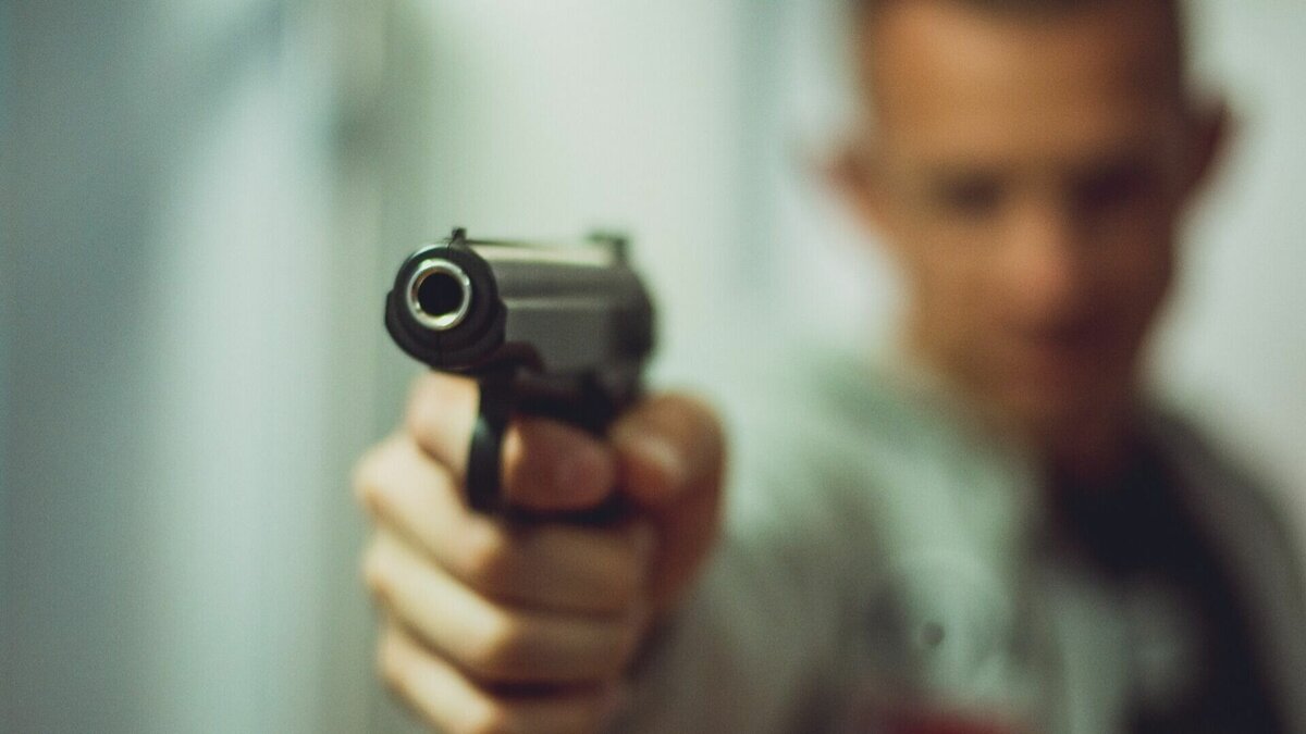     В Красноармейском районе Волгограда неизвестные ранили мужчину из пистолета, сообщают очевидцы в соцсетях. В ситуации разбираются правоохранительные органы.