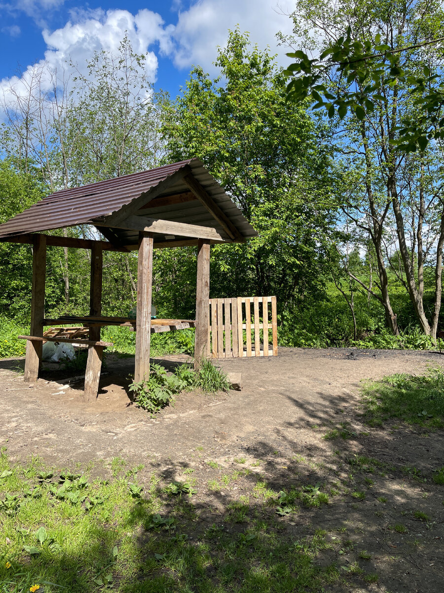 Беседка у реки