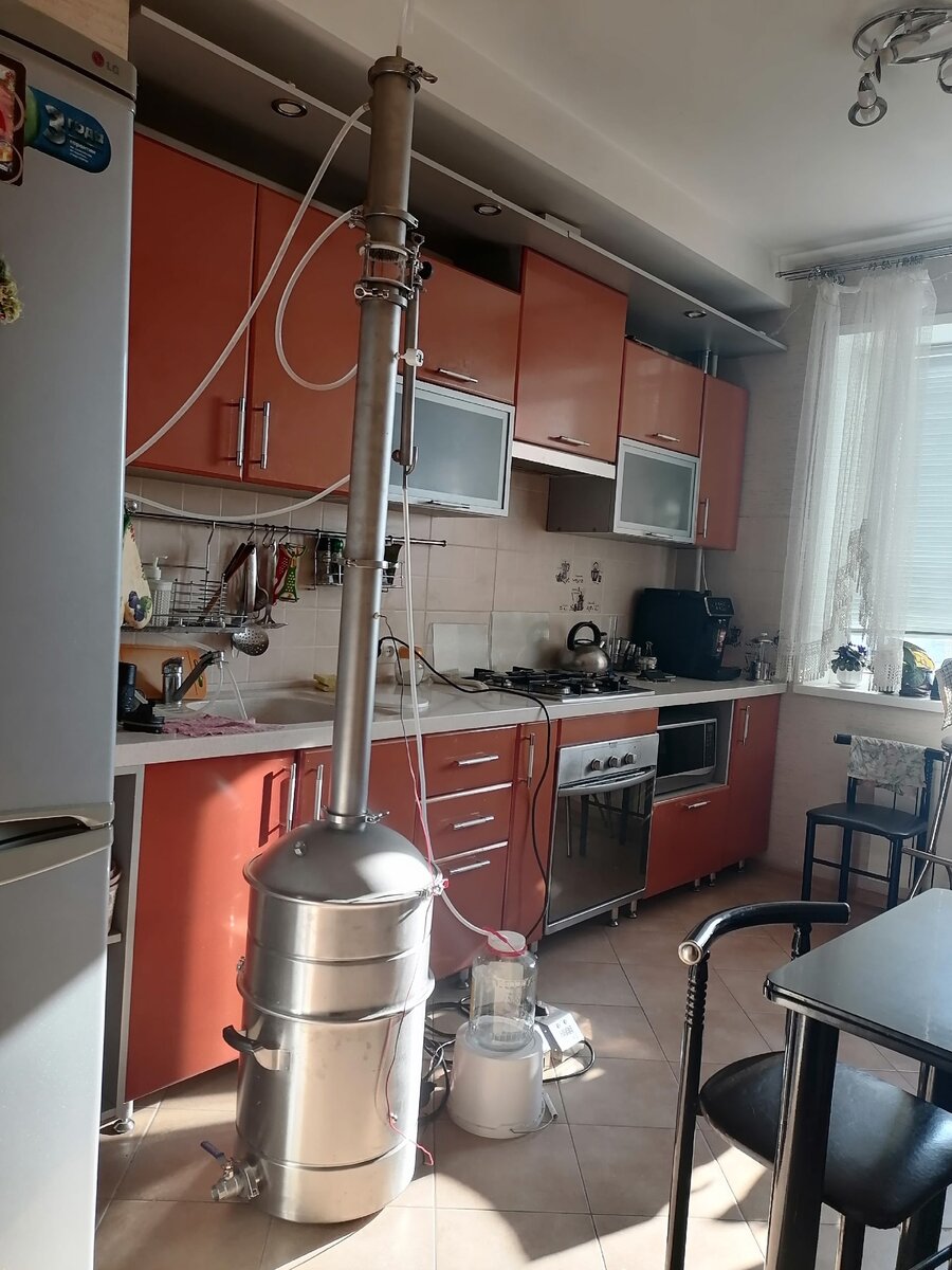 Вторая перегонка спирта-сырца в спирт 96,6%.