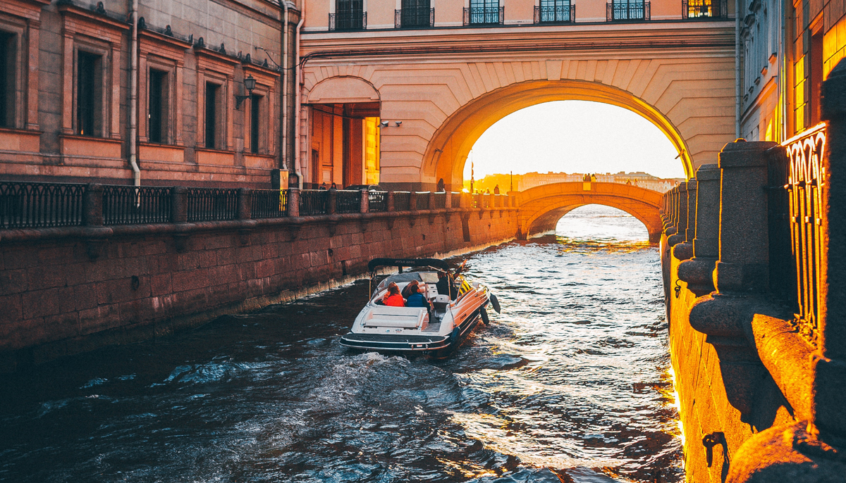 Зимняя канавка – одно из самых красивых и романтичных мест Петербурга.