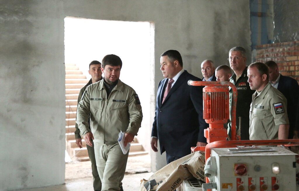 Игорь Руденя и замминистра обороны Тимур Иванов посетили строящуюся школу в «Южном»