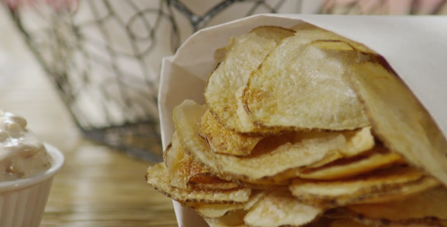 Вкусные чипсы с секретным соусом. Дети в восторге.