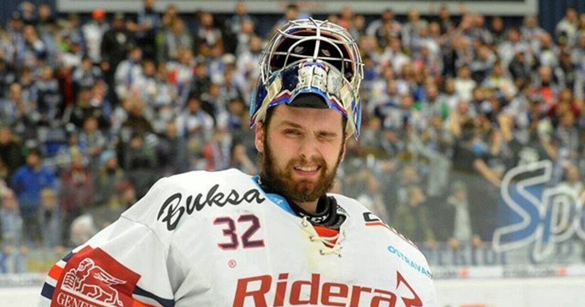 Чемпион Чехии по хоккею с шайбой среди игроков не старше 20 лет. Также выступал за молодёжные клубы «Копршивнице», «Фридек-Мистек» и «Поруба». 