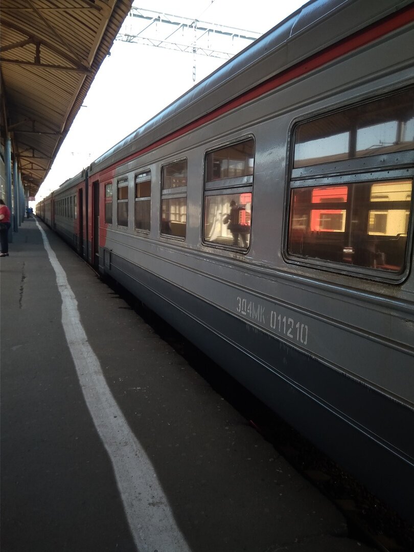 ЭД4М там три года назад было как-то вот больше. ) Потом машины разошлись по другим депо, не занятым обслуживанием Московских Центральных Диаметров, и сейчас там их и не встретить...