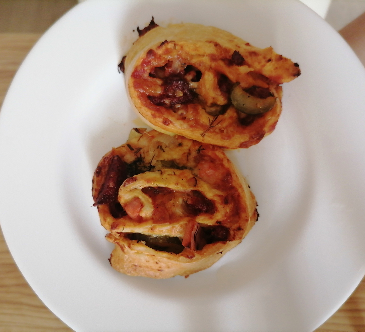 Вкусные слойки заканчиваются очень быстро
